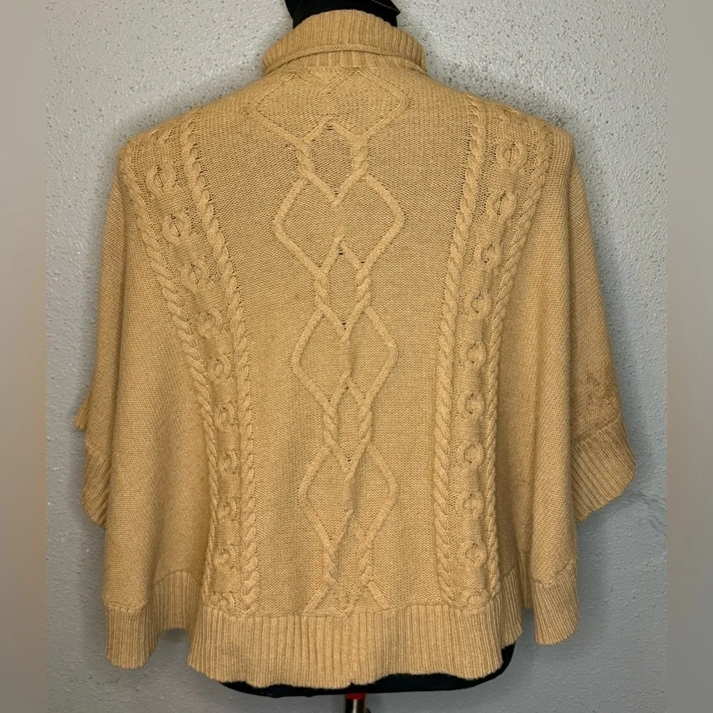 GAP Cable Knit Poncho - Picture 4 of 7